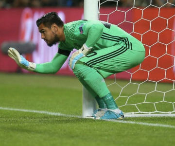 Sergio Romero in action for Manchester United