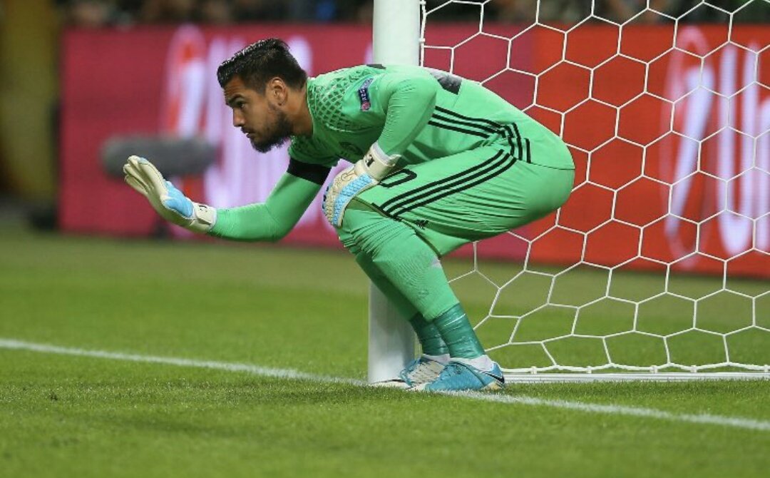 Sergio Romero in action for Manchester United
