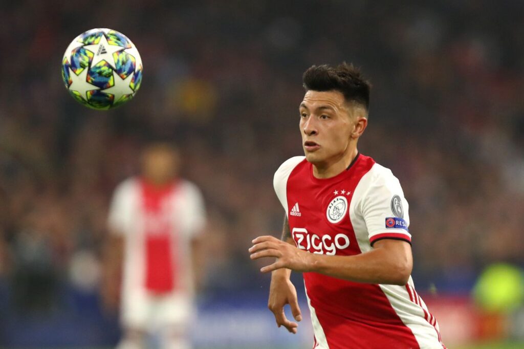 Lisandro Martinez featuring for Ajax FC in a past match. The Argentine is a top transfer target for Manchester United. Mufc has stepped up its pursuit of the Argentine. Photo Credit: Ajax FC